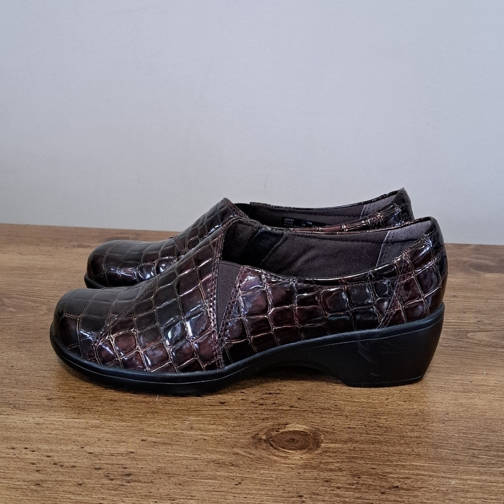 Clarks Bendables Brown Patent Shoes Crocodile Print Womens Size 7 Classic Zipper - Picture 11 of 16